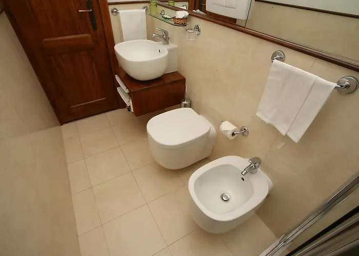 Al Colonnato Di San Pietro 3* Рим
