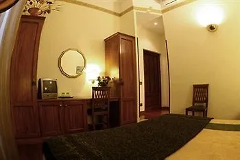 Отель типа "постель и завтрак" Al Colonnato Di San Pietro Рим
