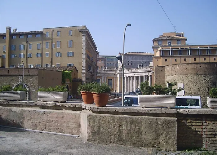 Al Colonnato Di San Pietro Рим